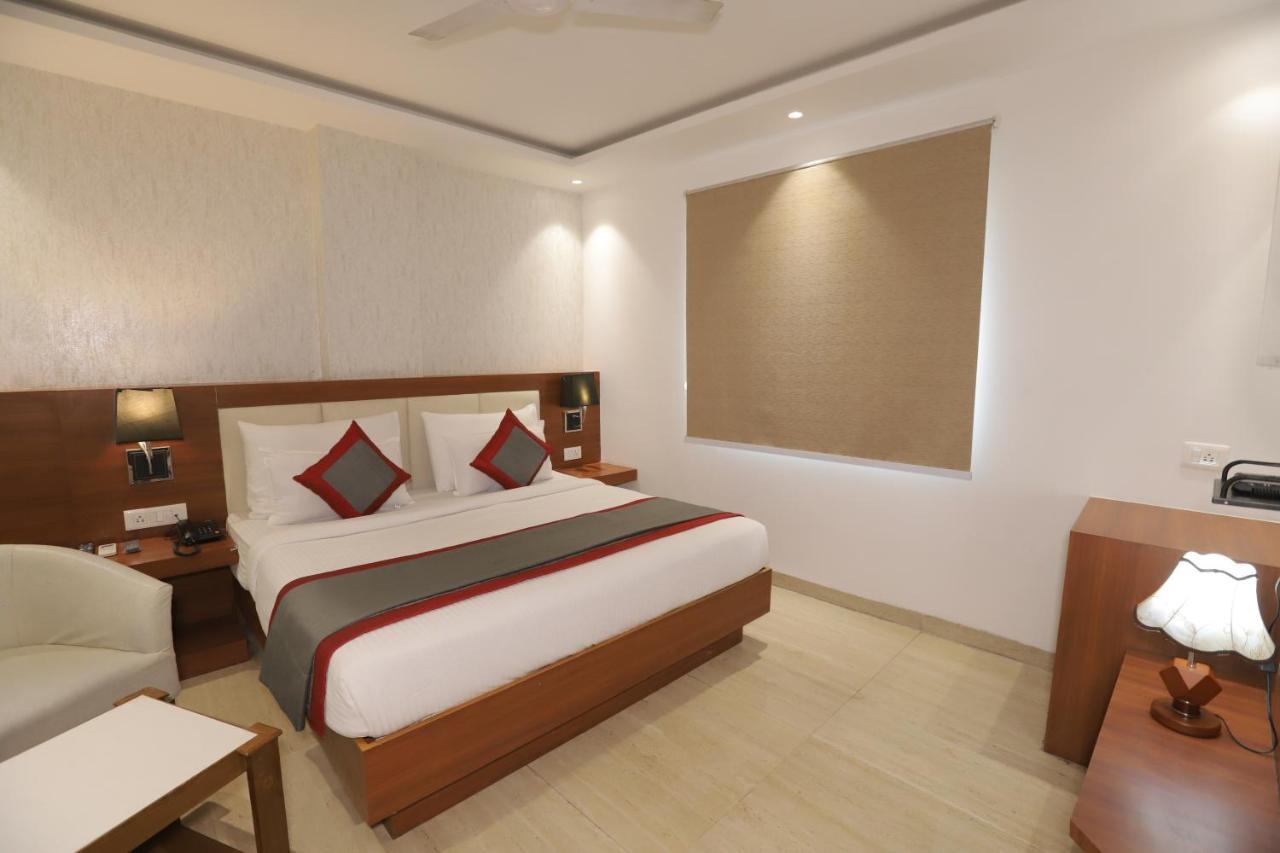 Nh Skye Suites New Delhi Exterior photo
